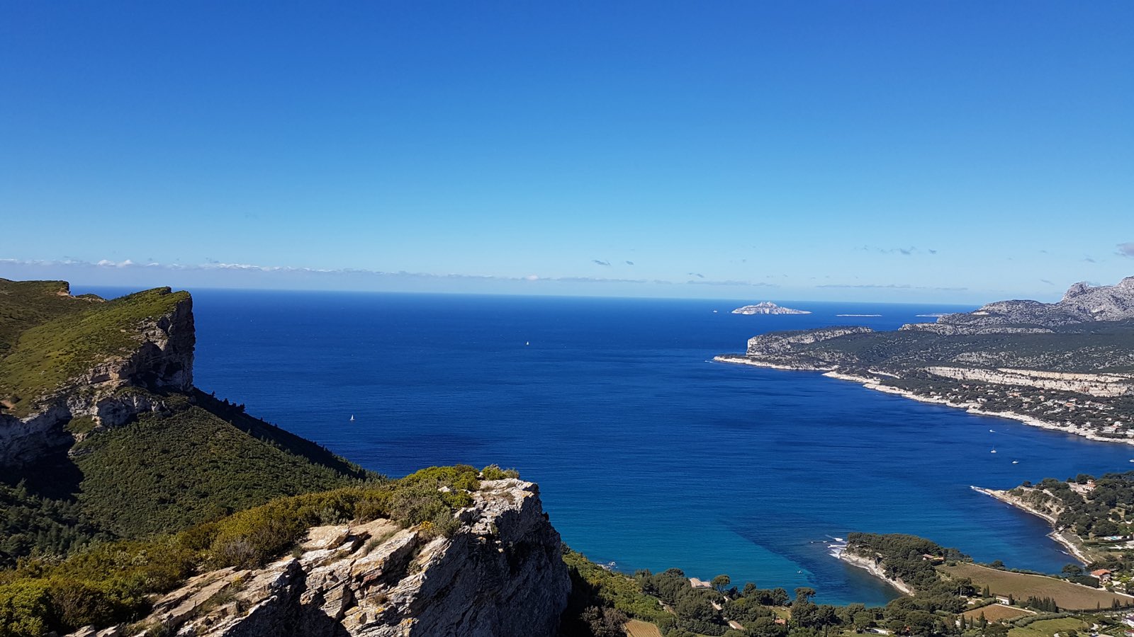 La baie de Cassis depuis le Cap Canaille
